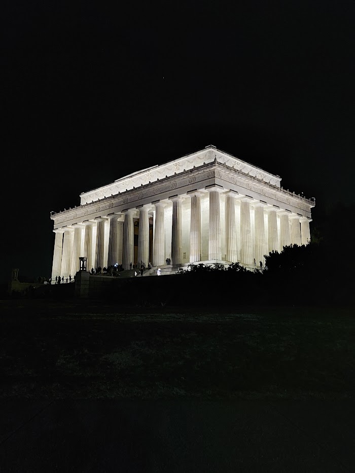 Lincoln memorial from outside