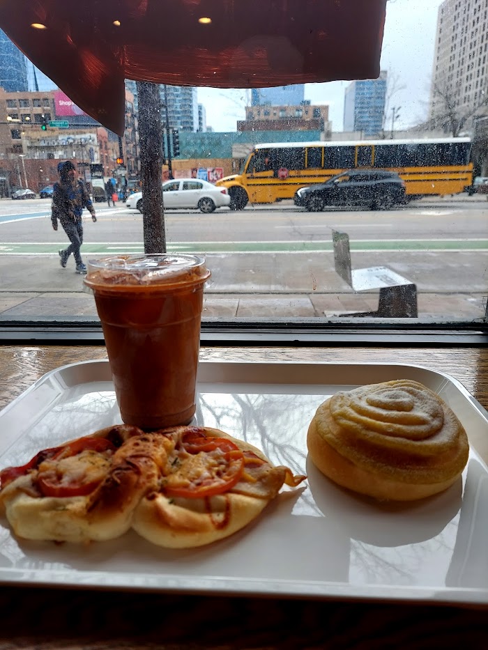 tray of bao buns and thai tea