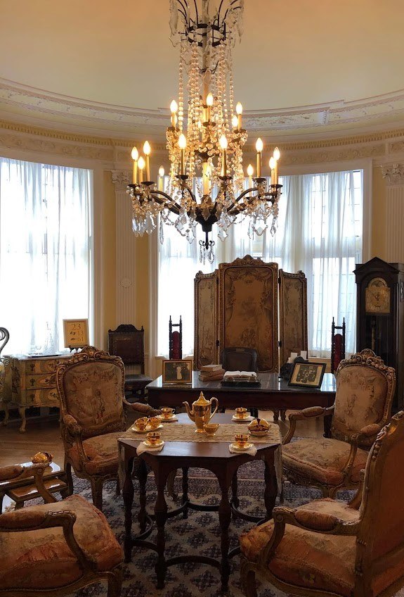 traditional dining room with a chandelier